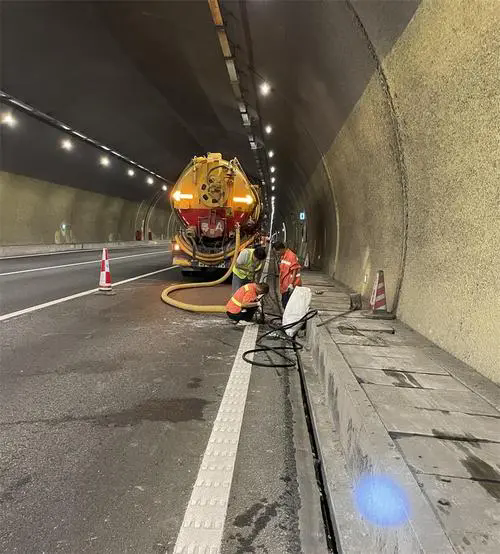 道滘镇隧道排水渠清淤